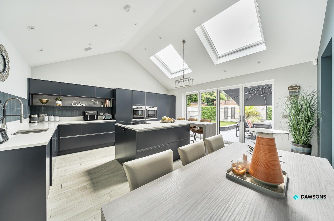 5 bedroom detached house for sale 0