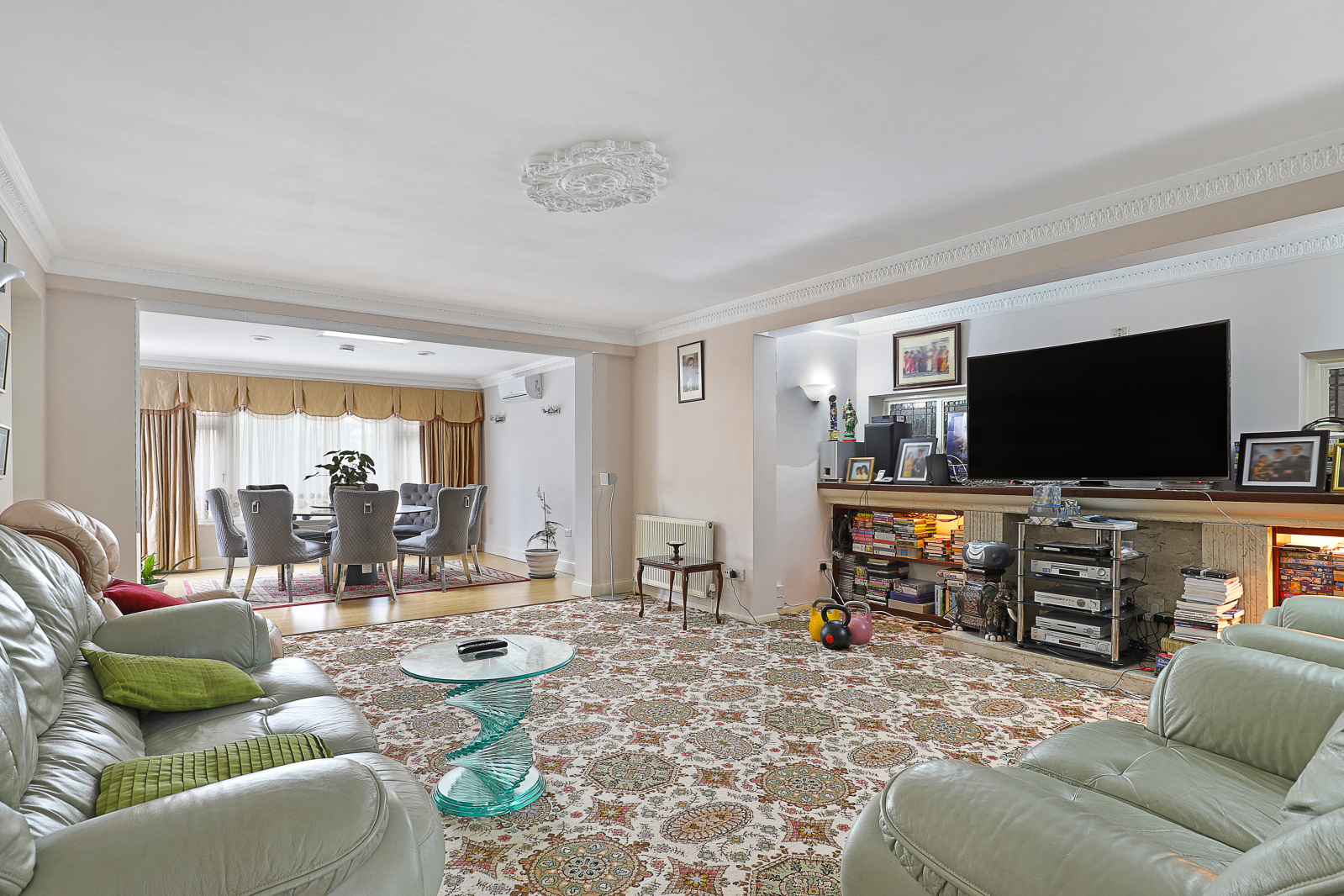 6 bedroom detached house for sale 0