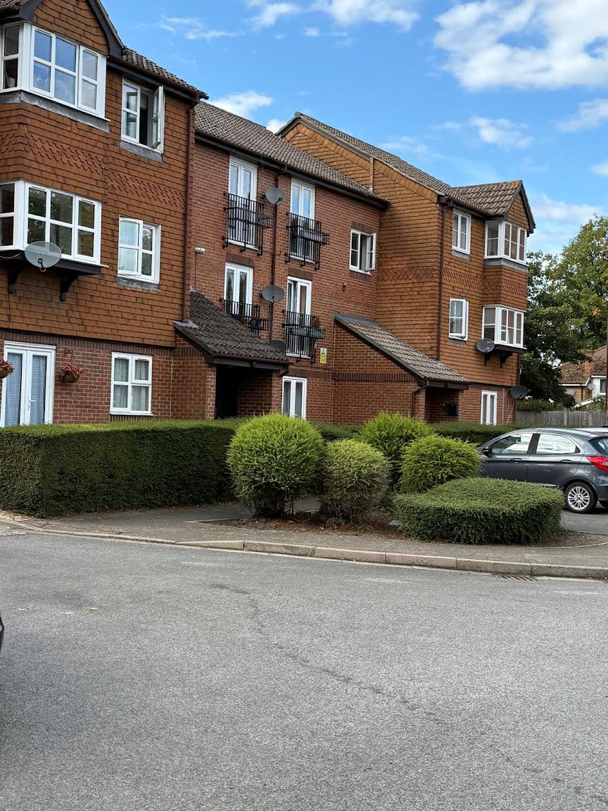85, Knowles Close, West Drayton photo 2