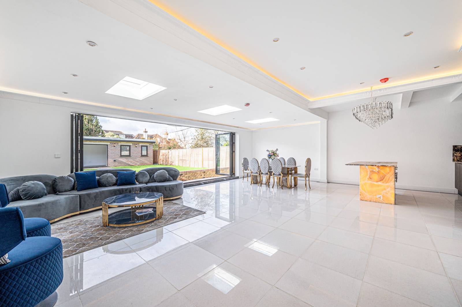 5 bedroom semi-detached house for sale 0