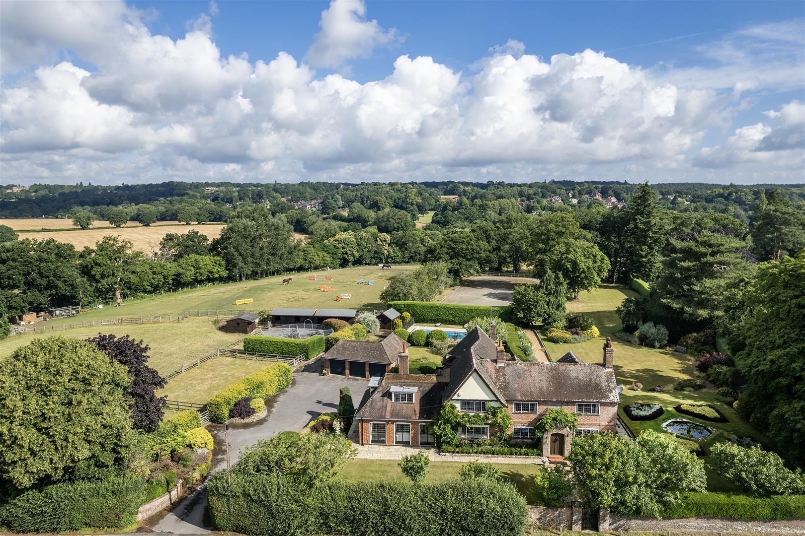 5 bedroom detached house for sale 0