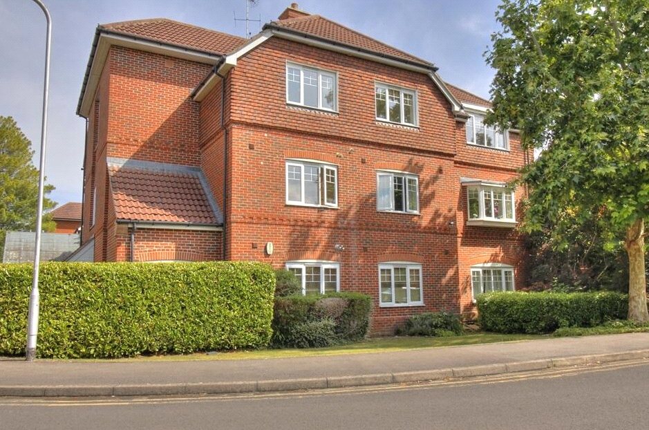 12, Ashdene Gardens, Berkshire photo 2