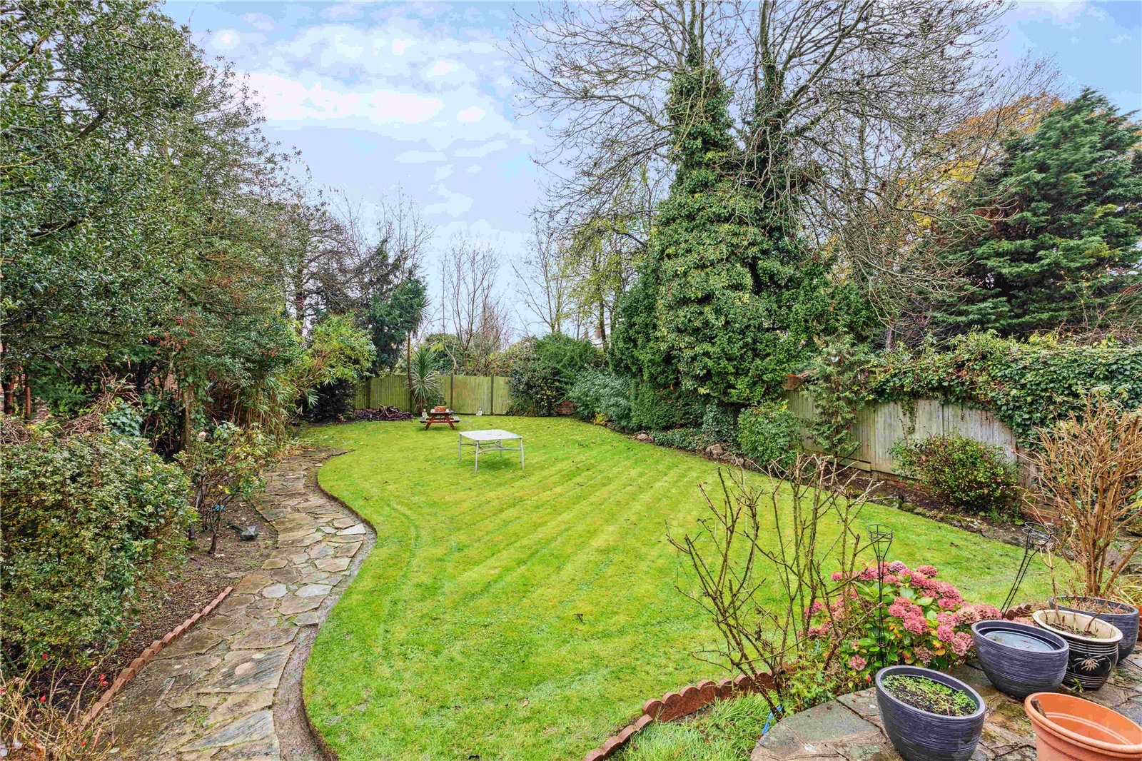 6 bedroom detached house for sale 0