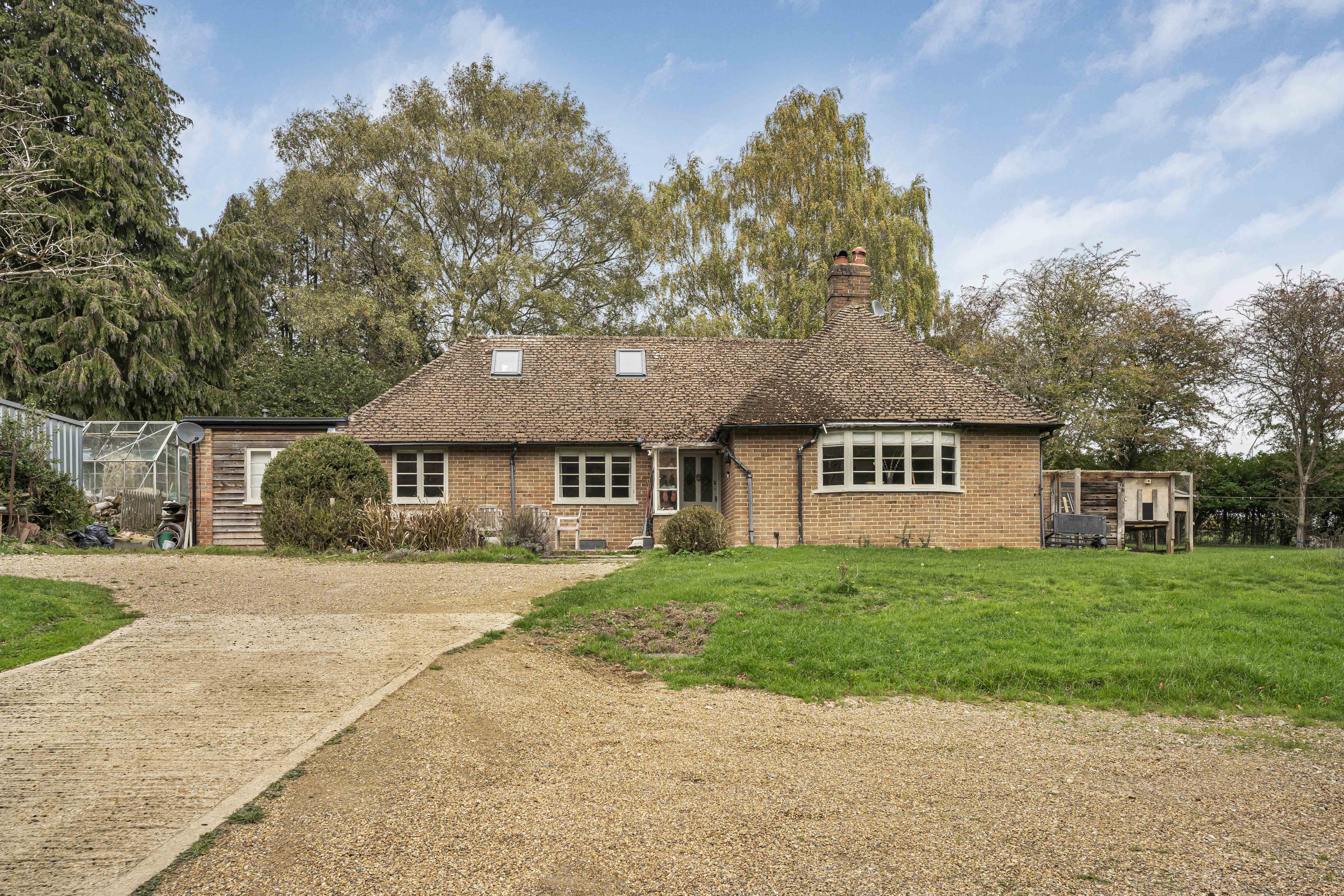 3 bedroom detached bungalow for sale 0