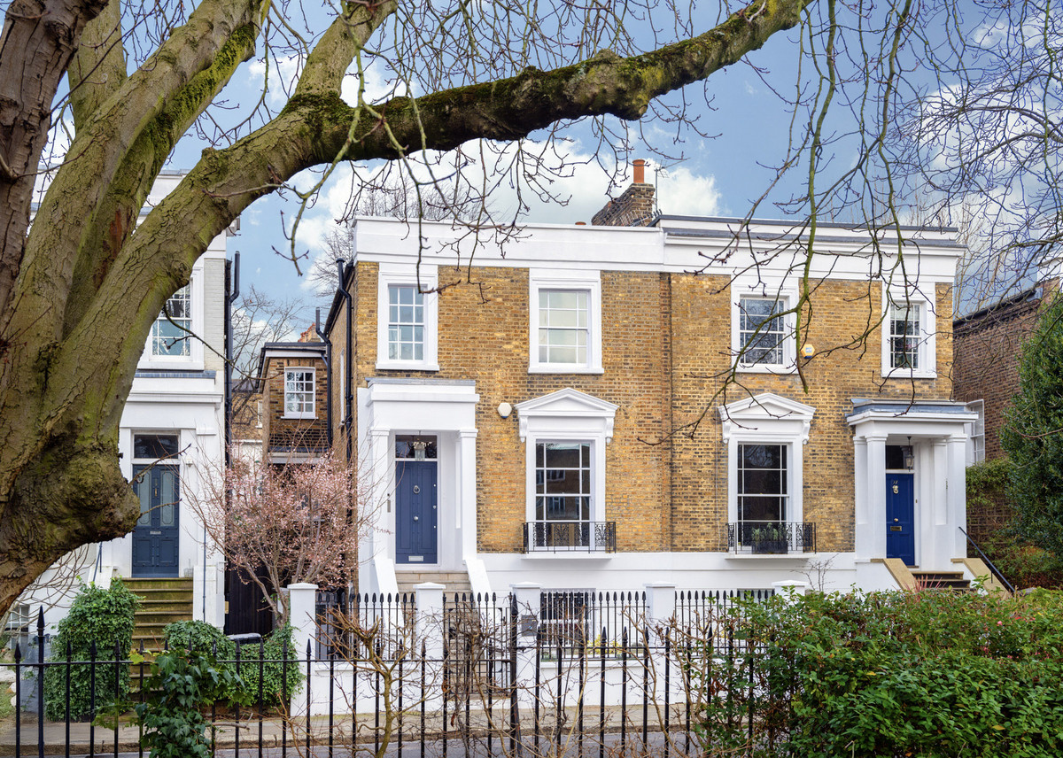 4 bedroom semi-detached house for sale 0