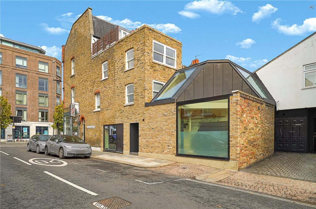 3 bedroom semi-detached house for sale 0