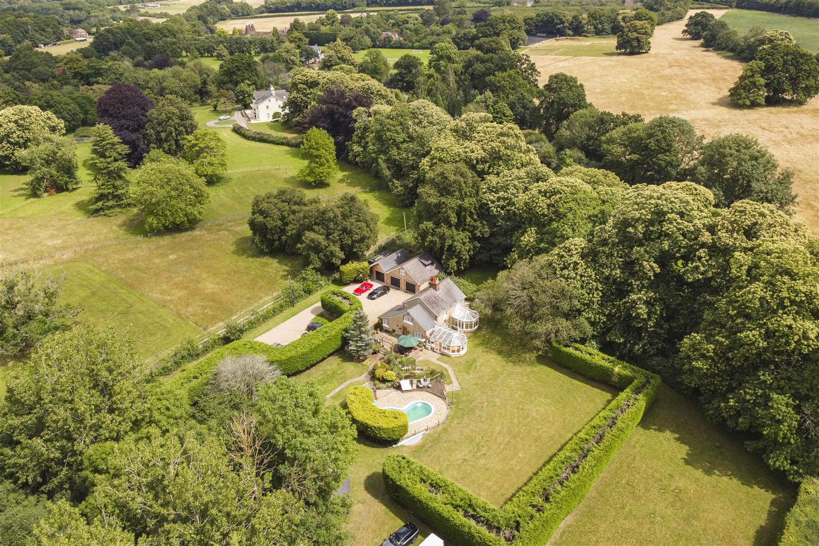 4 bedroom detached house for sale 0