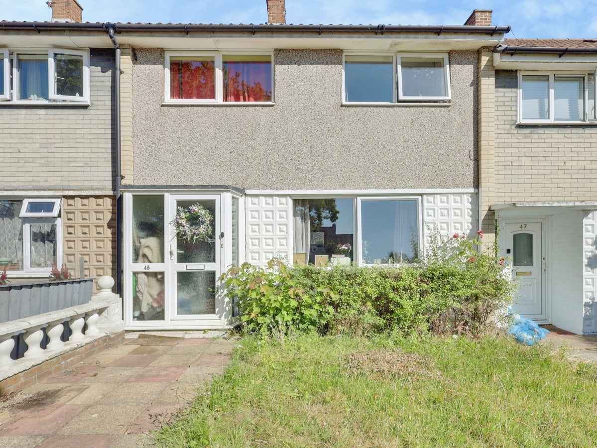 45, Clickett Hill, Basildon photo 3