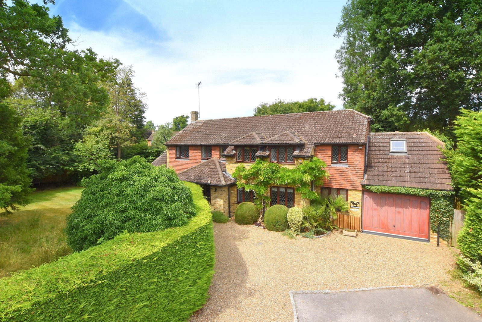 5 bedroom detached house for sale 0