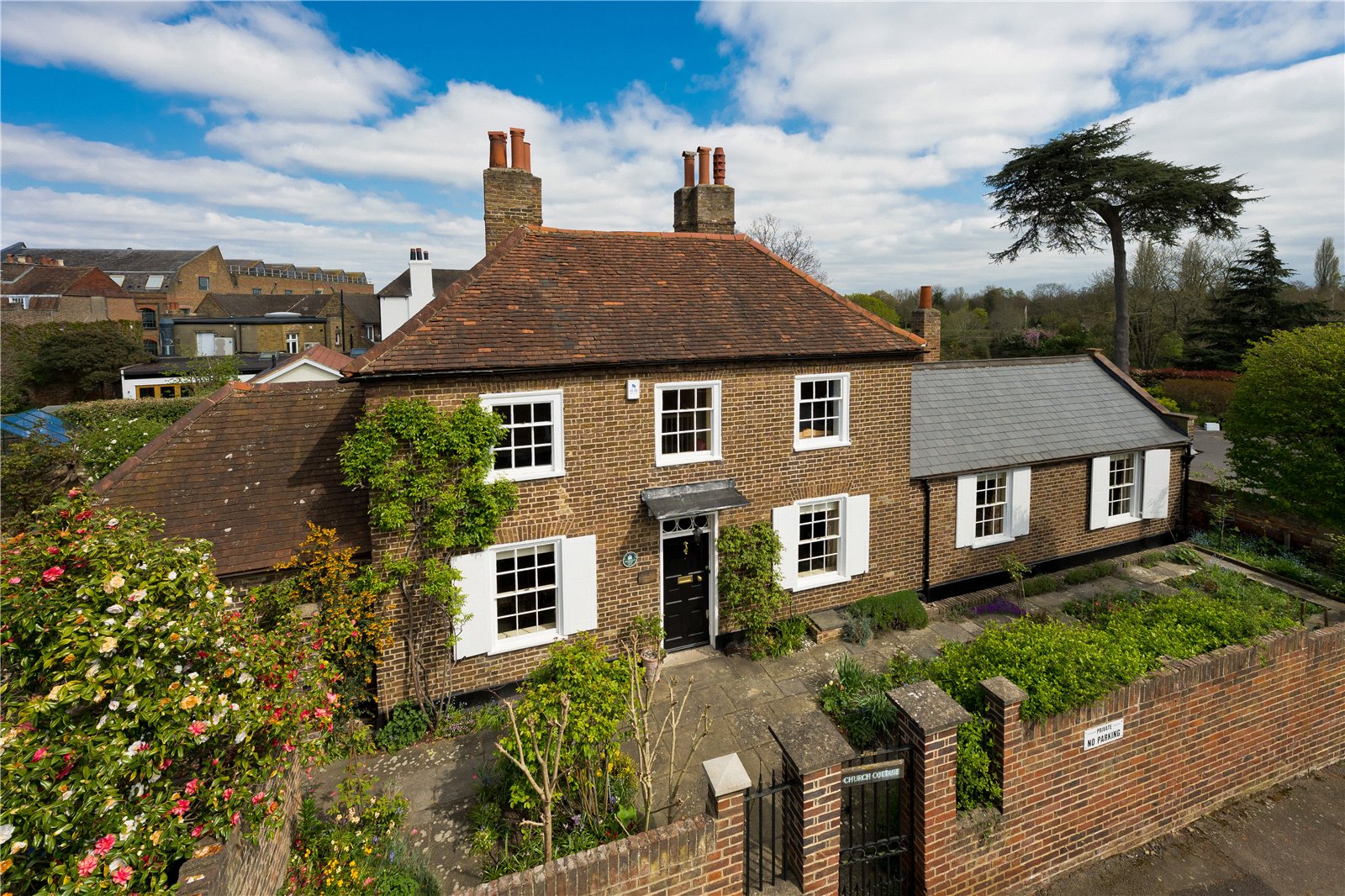 4 bedroom detached house for sale 0