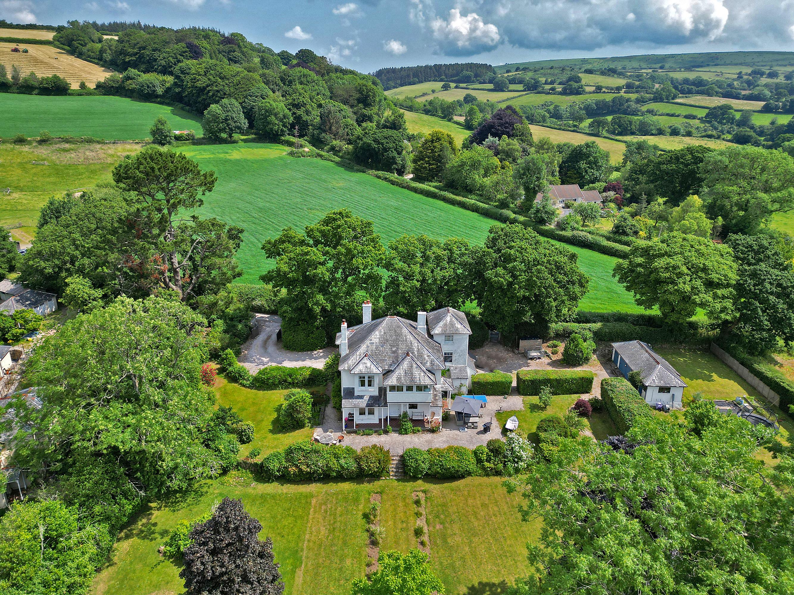 5 bedroom detached house for sale 0