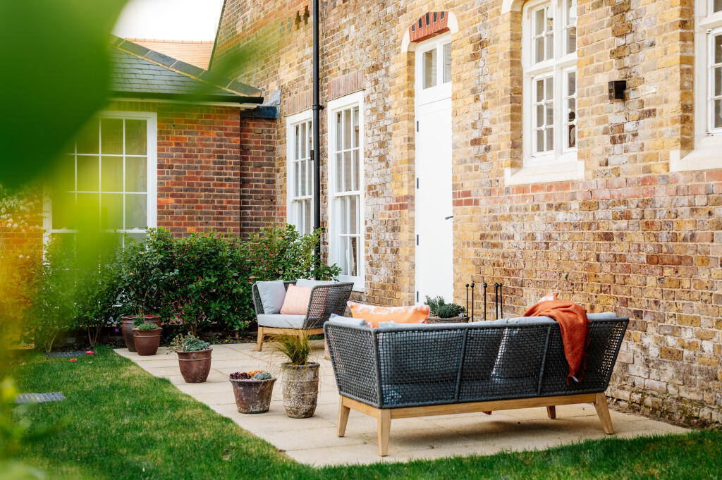 4 bedroom mews new house for sale 0