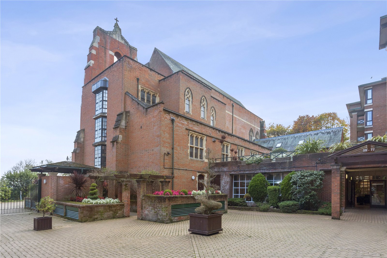 4 bedroom semi-detached house for sale 0