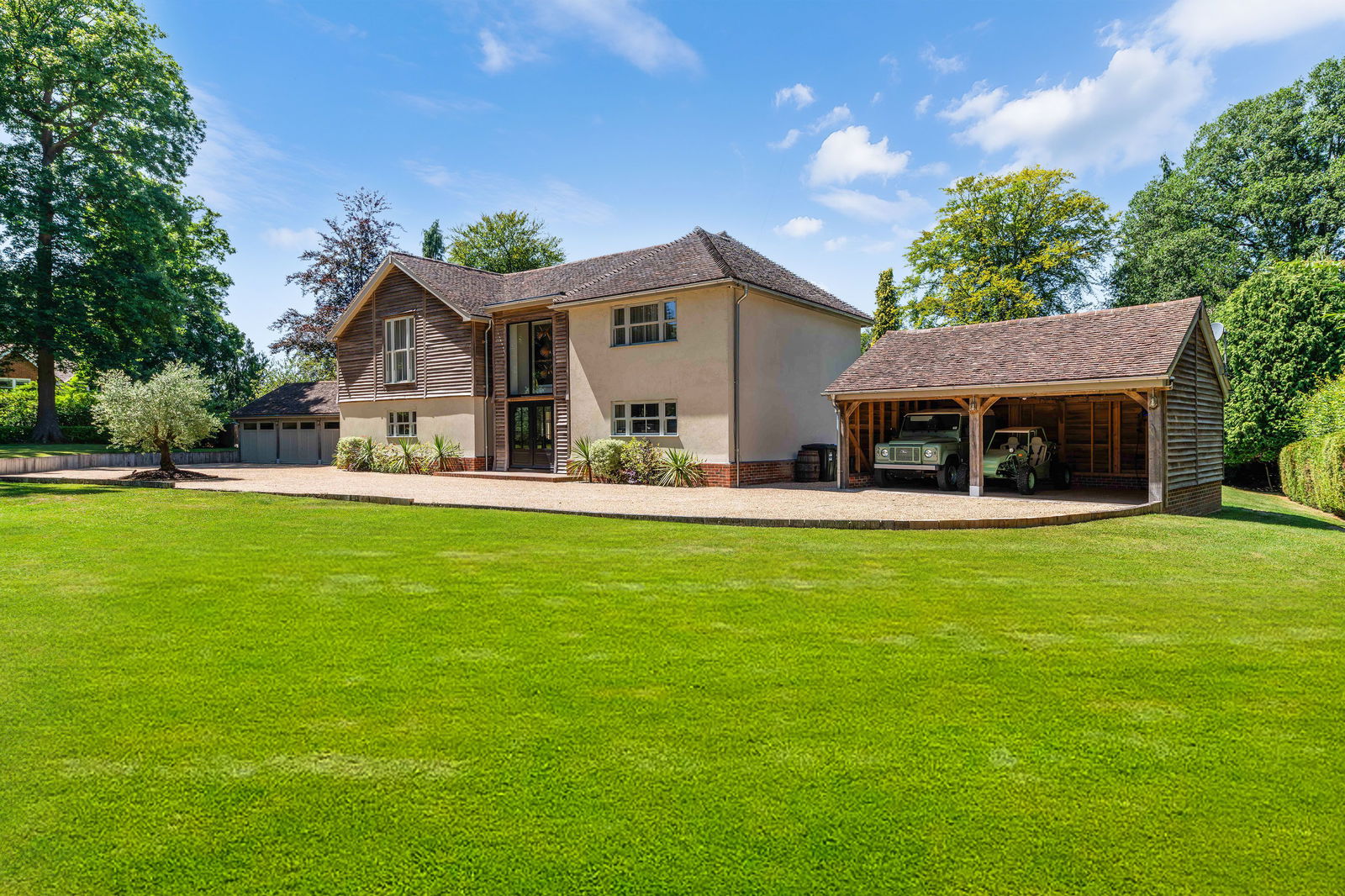 4 bedroom detached house for sale in Marlow