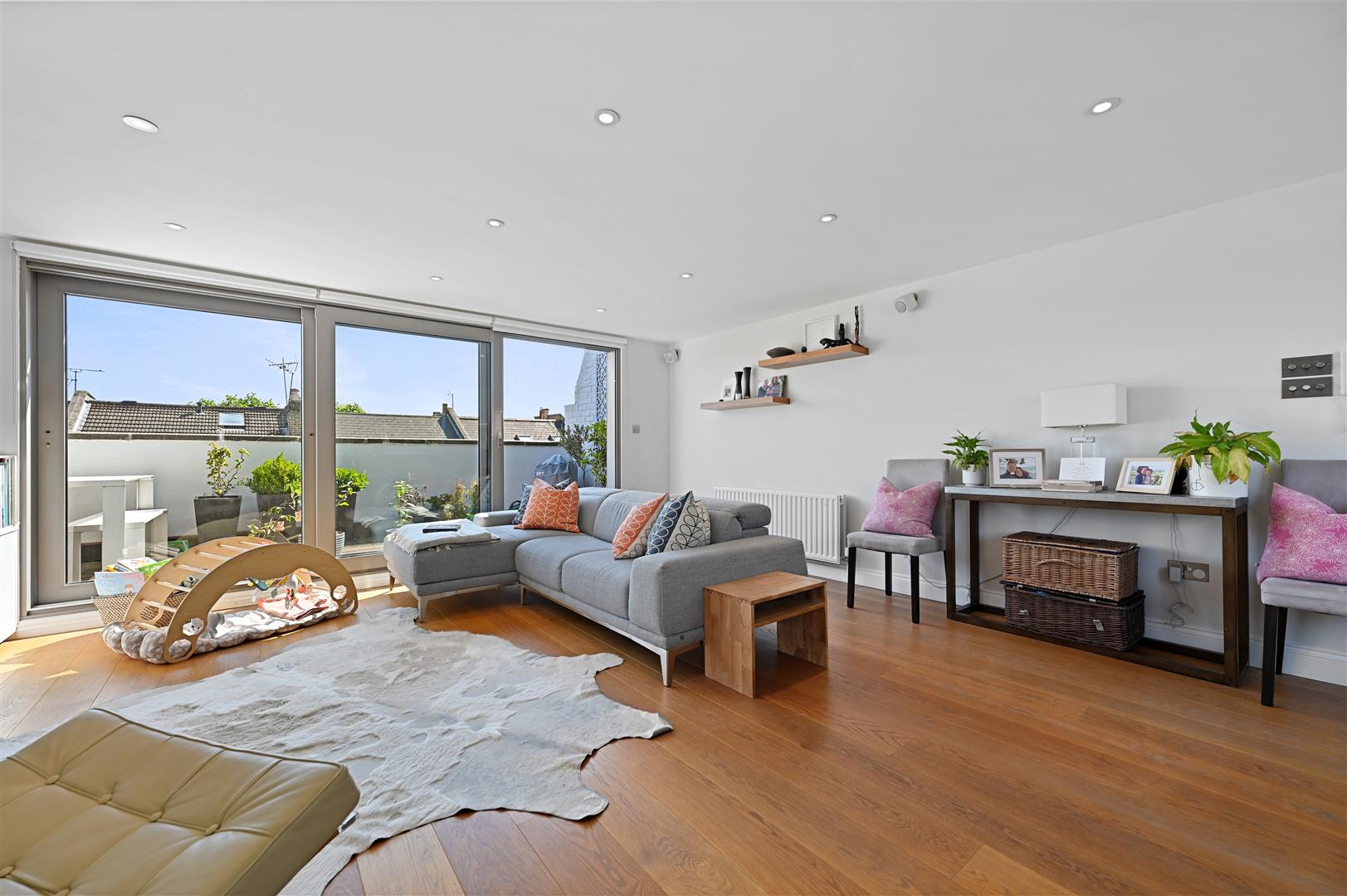 5 bedroom detached house for sale in Bromley