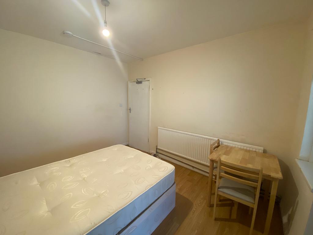 Half Acre Road, Hanwell photo 5