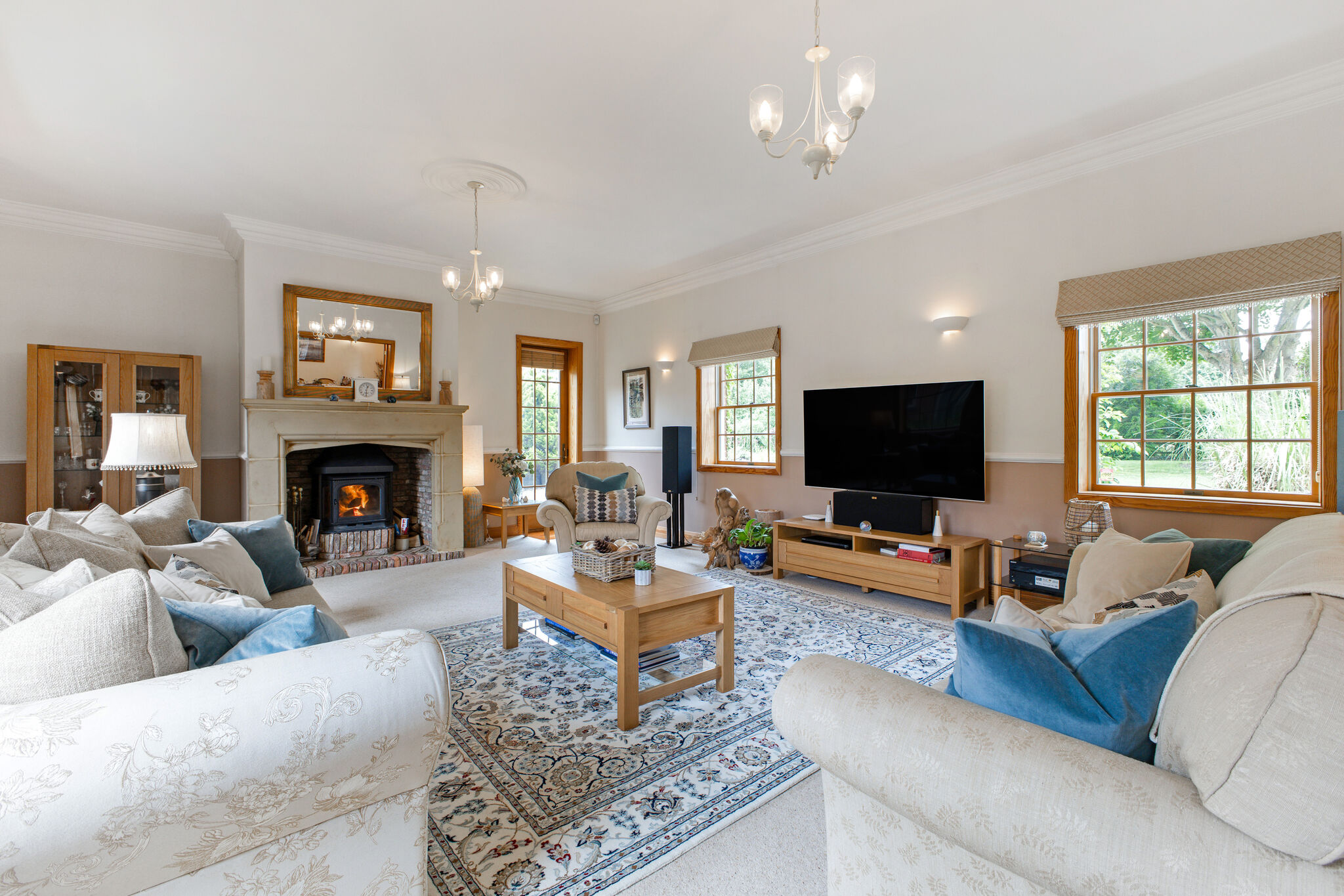 6 bedroom detached house for sale 0