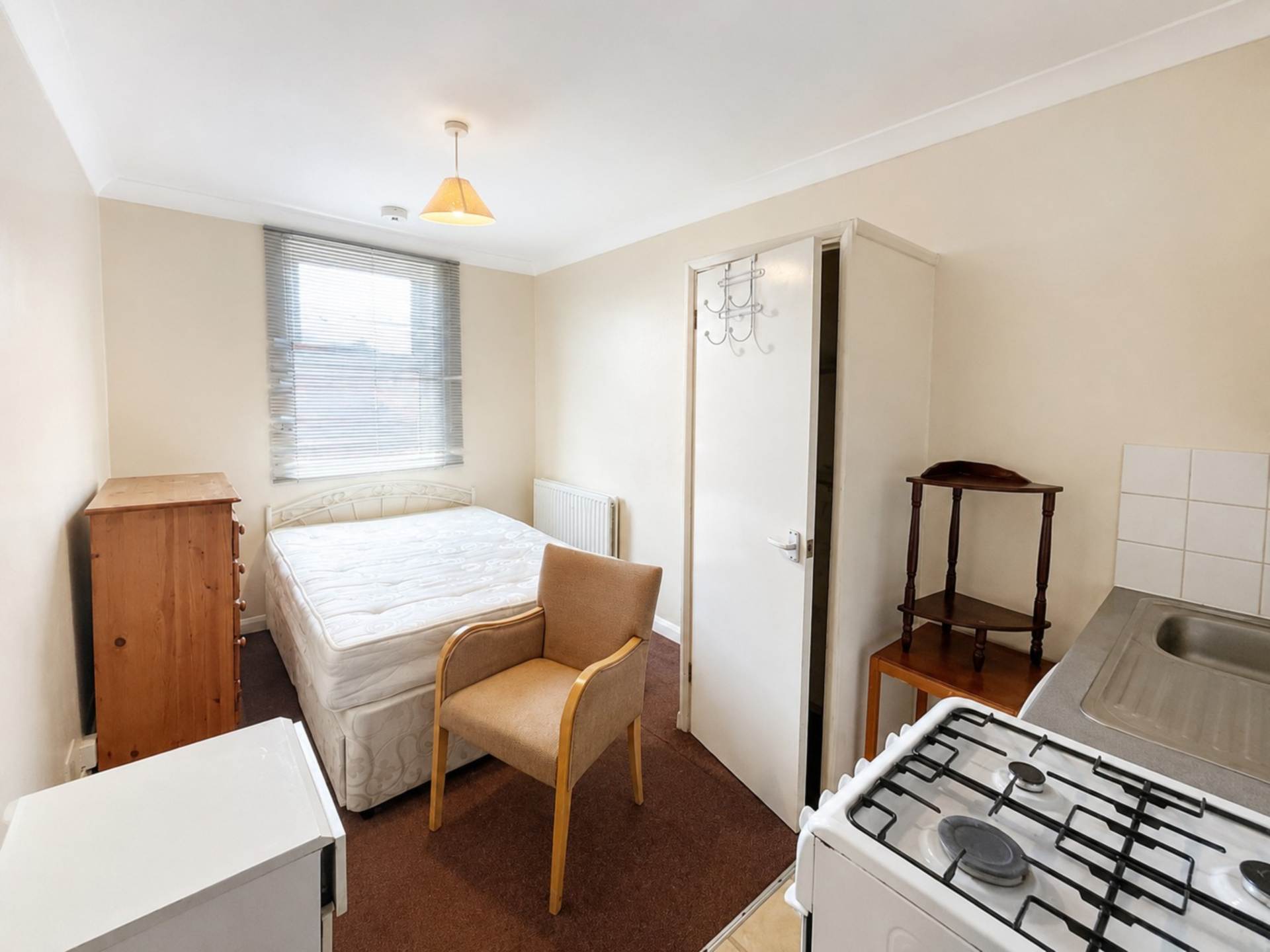 Flat 4, High Town Road, Luton photo 4