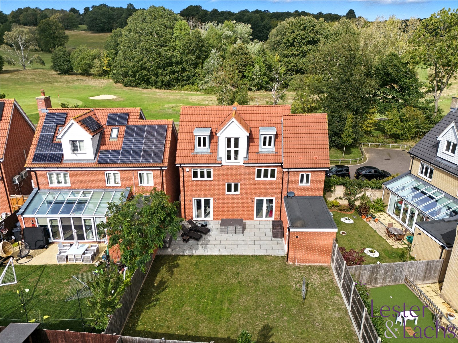 7, Periwinkle Gardens, Chigwell photo 4