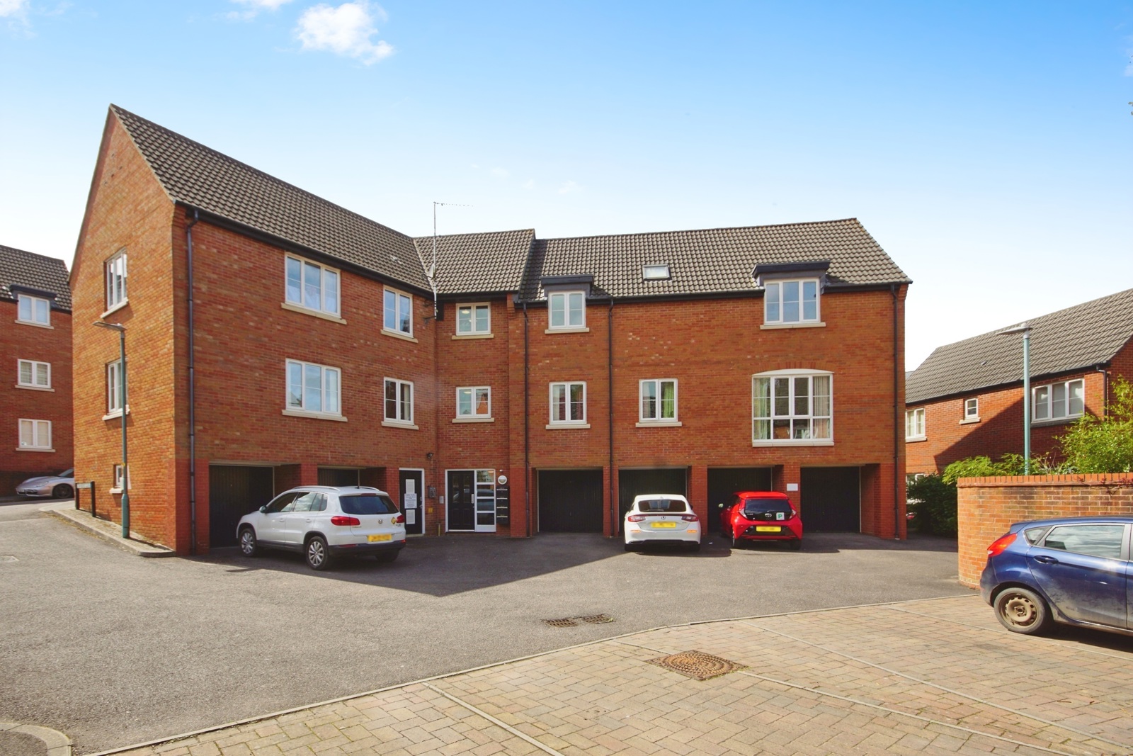 2-bed flat on 3, Townsend Close, Gloucestershire, £145,000