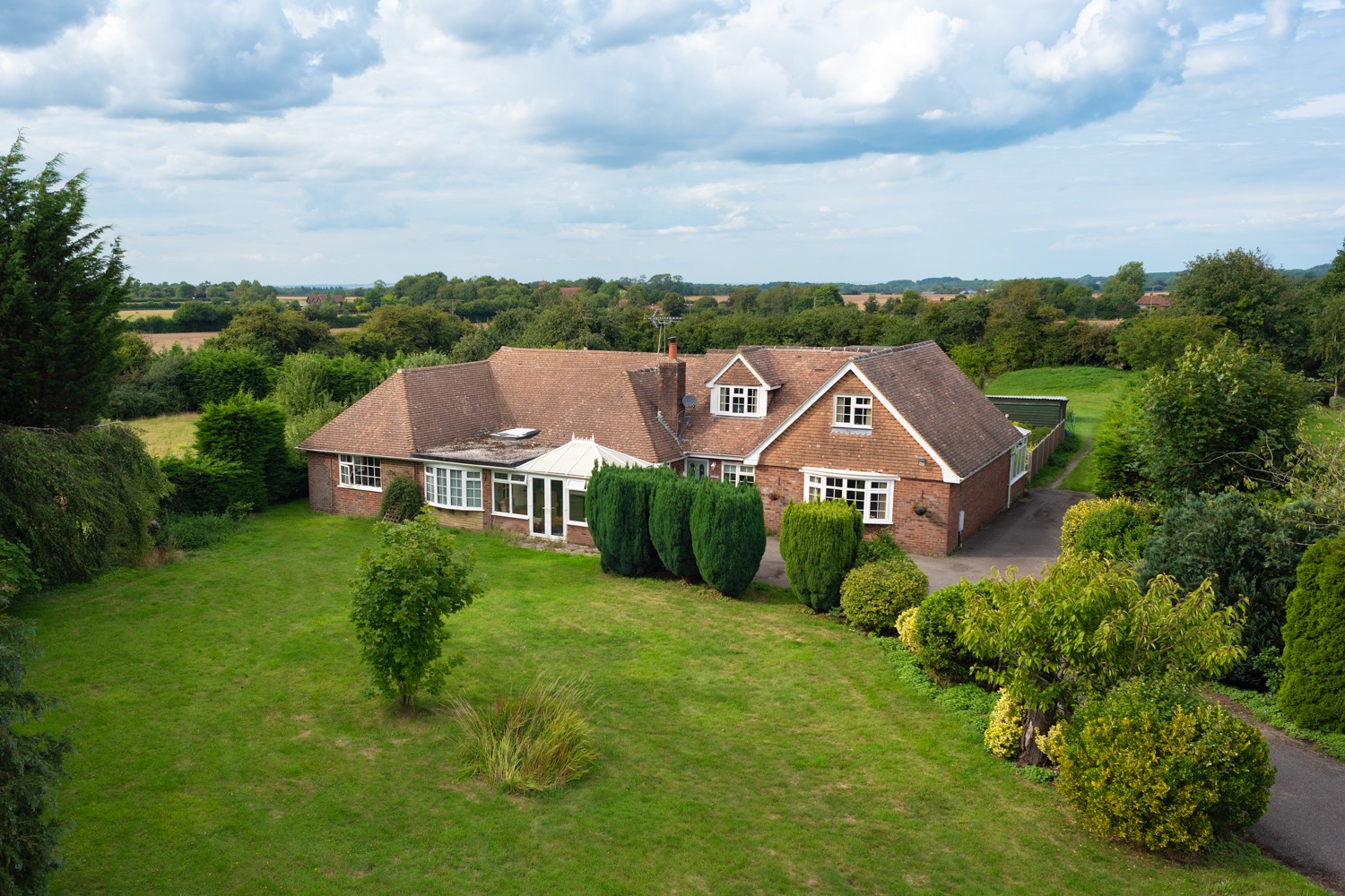 6 bedroom detached house for sale 0