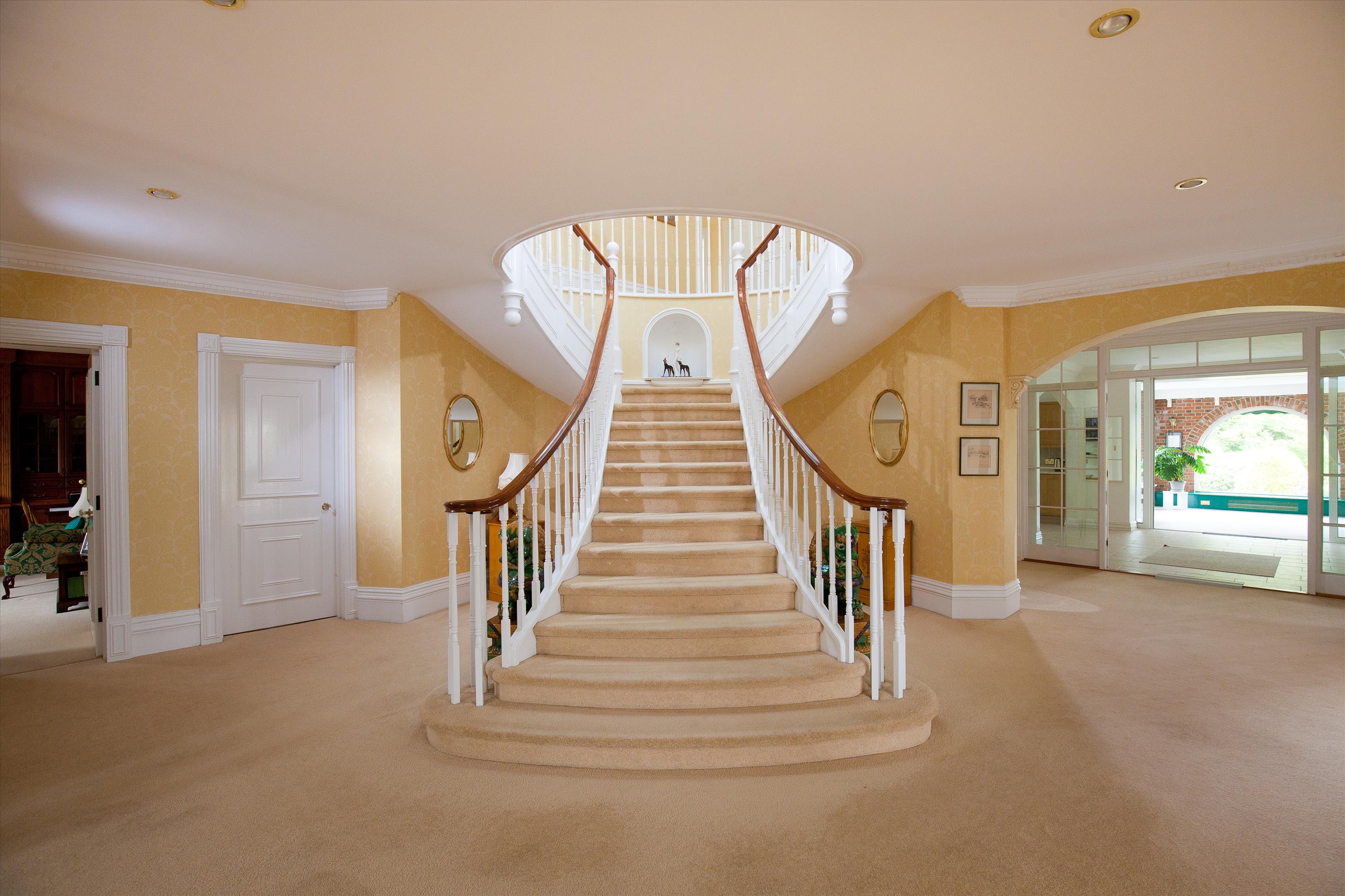 5 bedroom detached house for sale 0