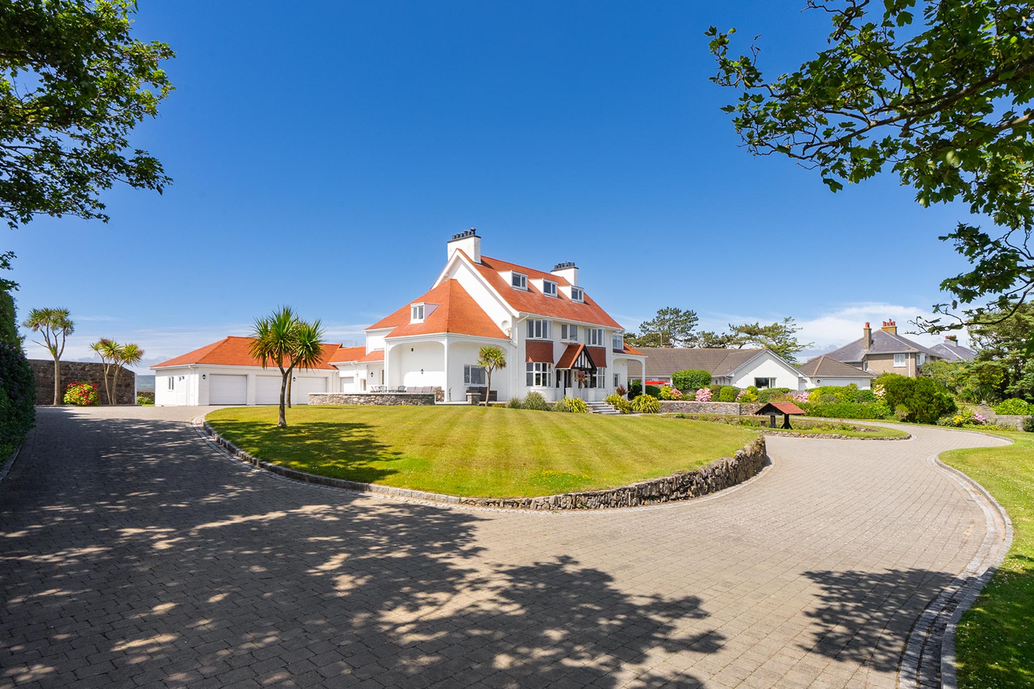 8 bedroom detached house for sale 0