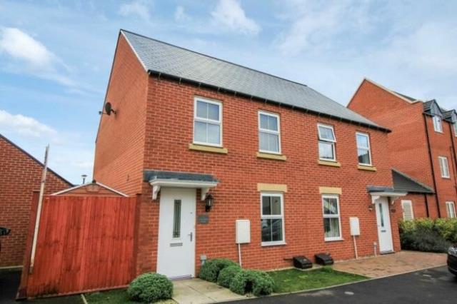64, Songthrush Road, Banbury photo 2