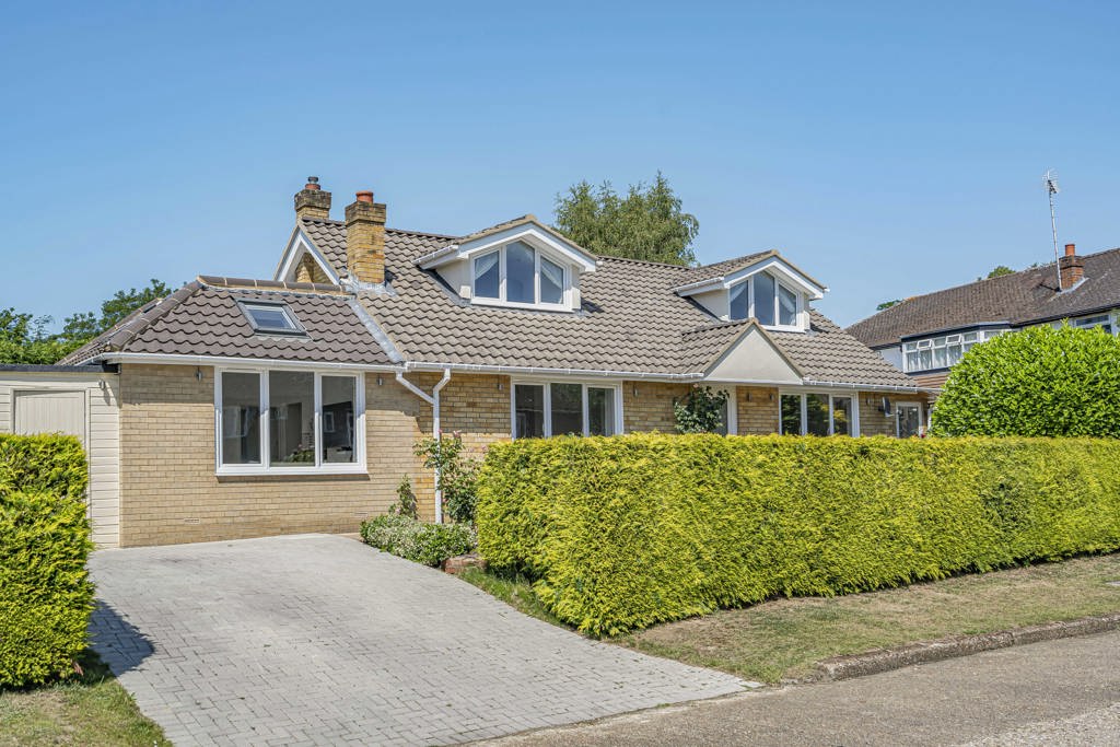 4-bed detached on 34A, Turnoak Avenue, Surrey, £900,000