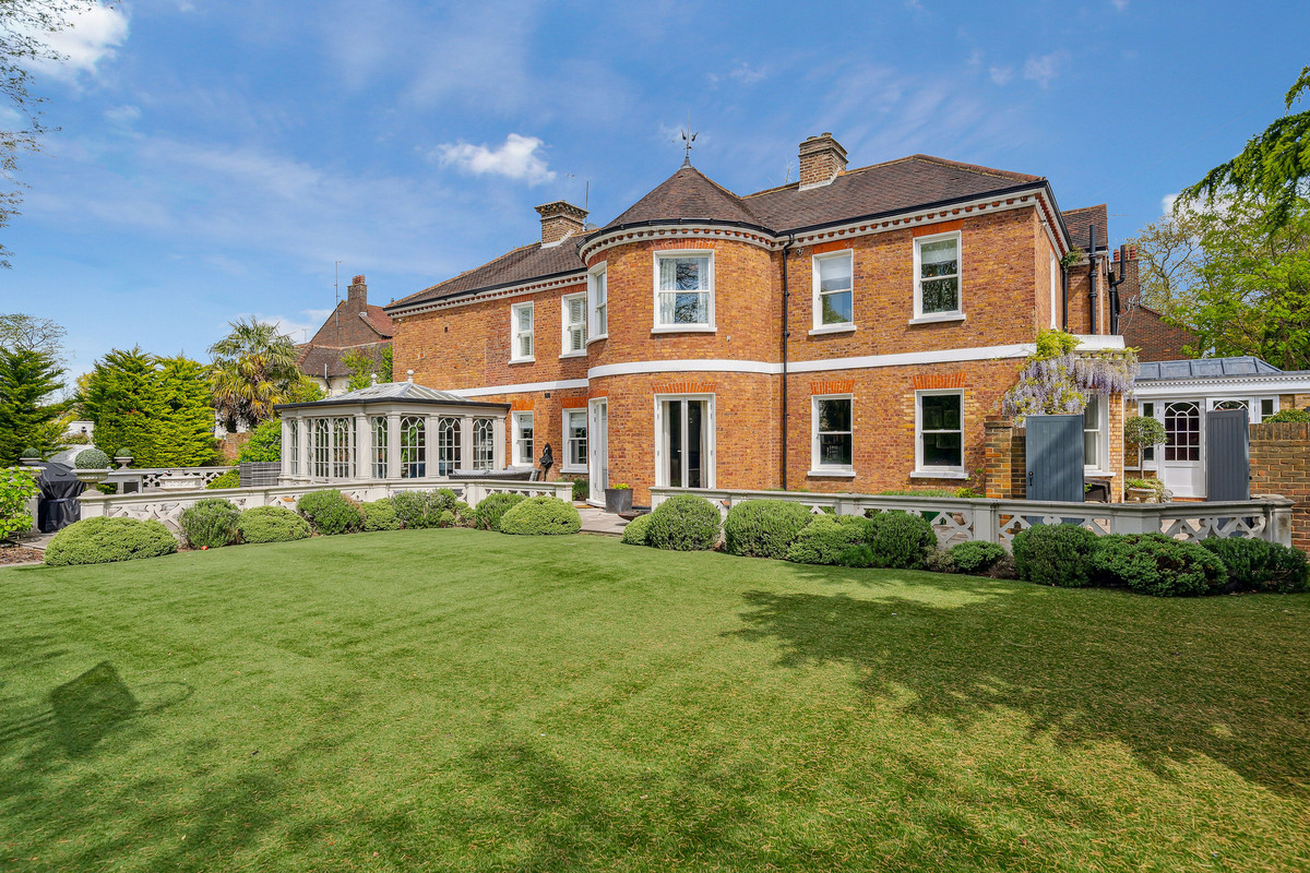 5 bedroom detached house for sale 0