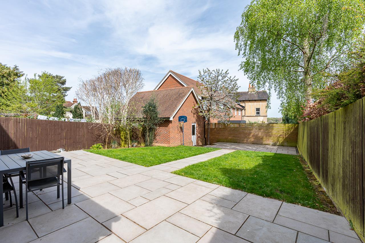 5 bedroom property for sale 0