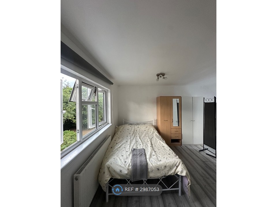 Farm Road, Edgware photo 2