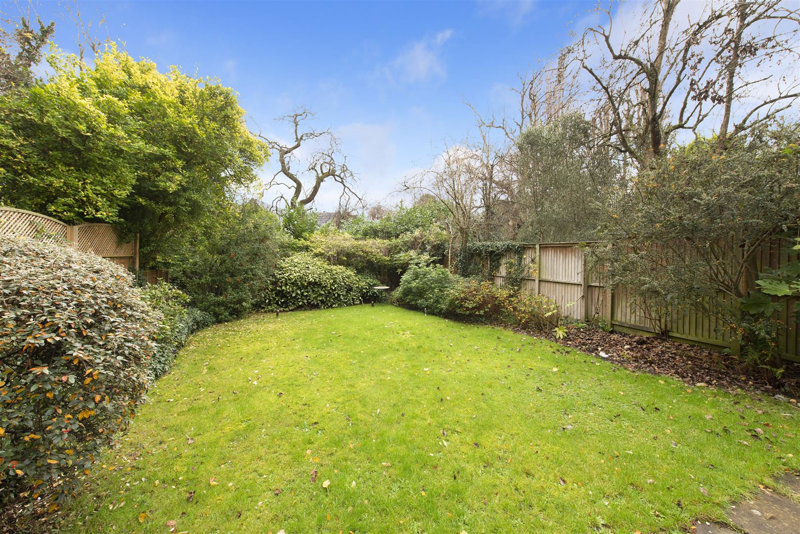 3 bedroom flat for sale 0