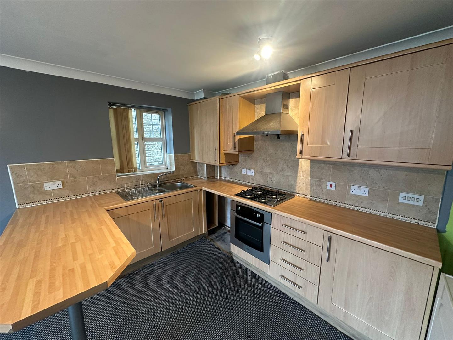 107, Woolcombers Way, Bradford photo 3