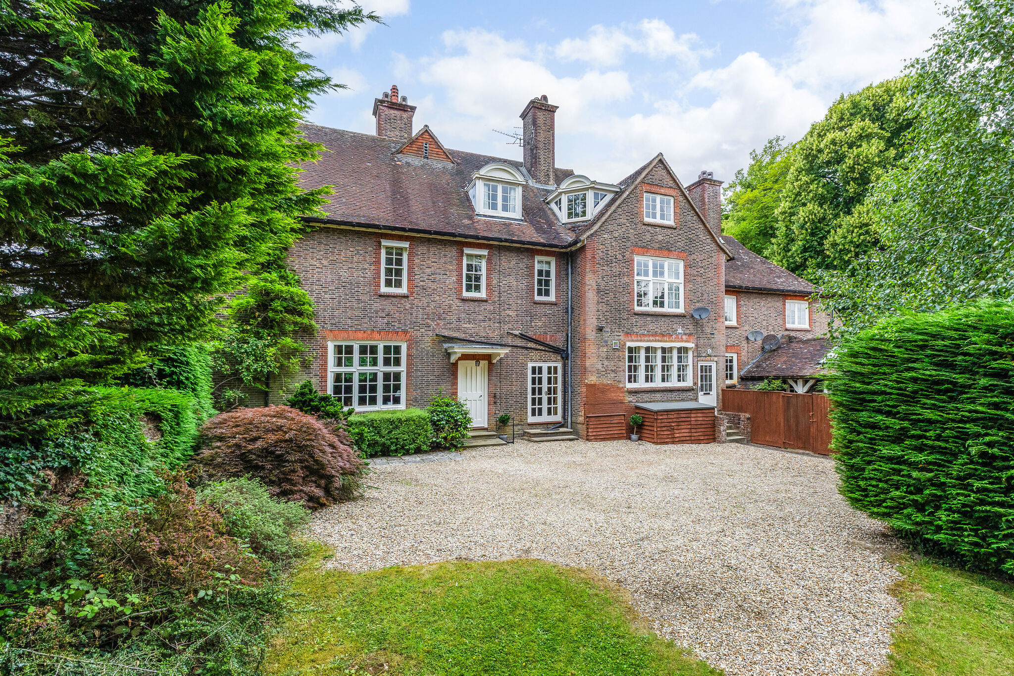 5 bedroom detached house for sale 0