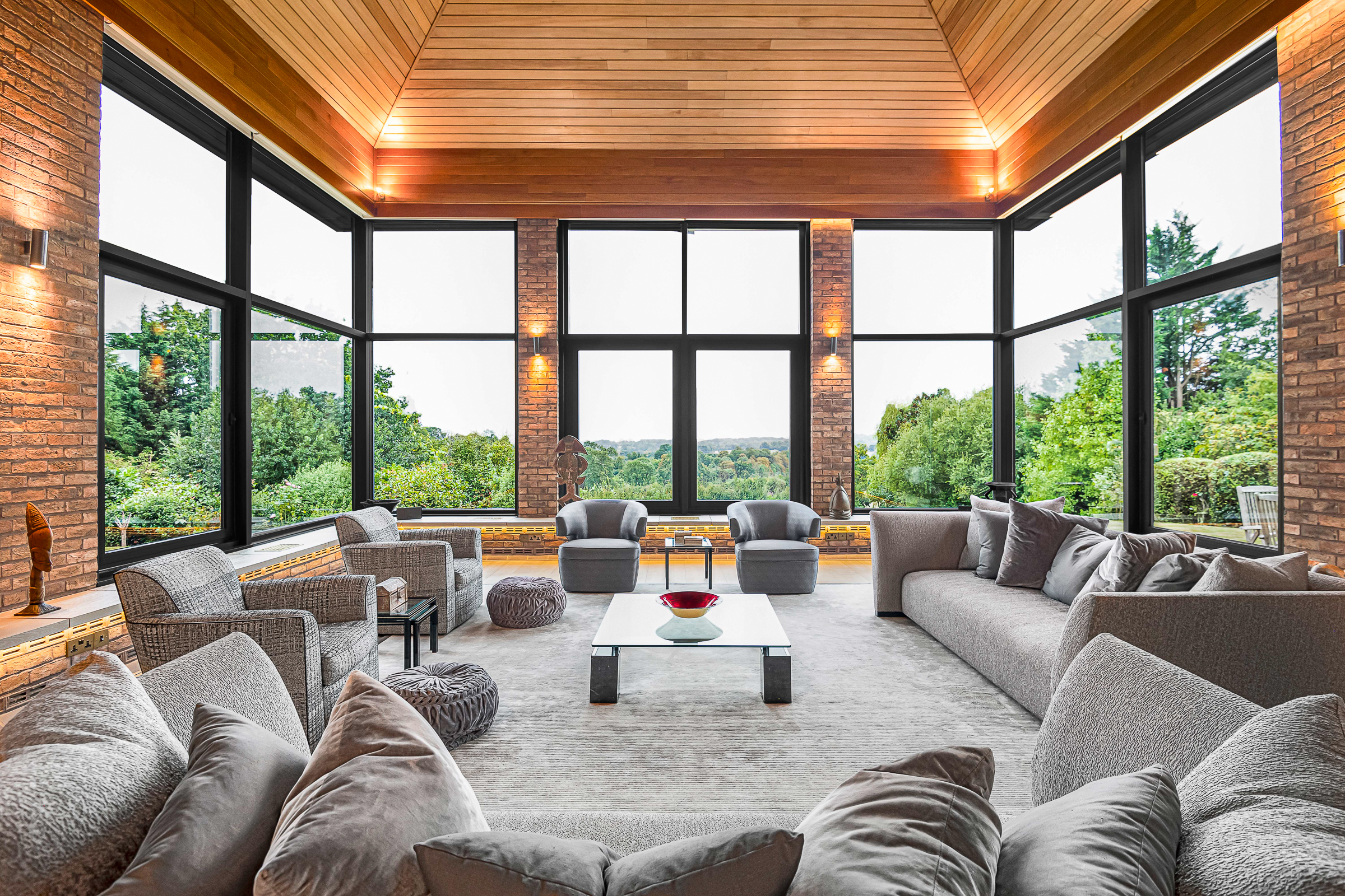 6 bedroom detached house for sale 0