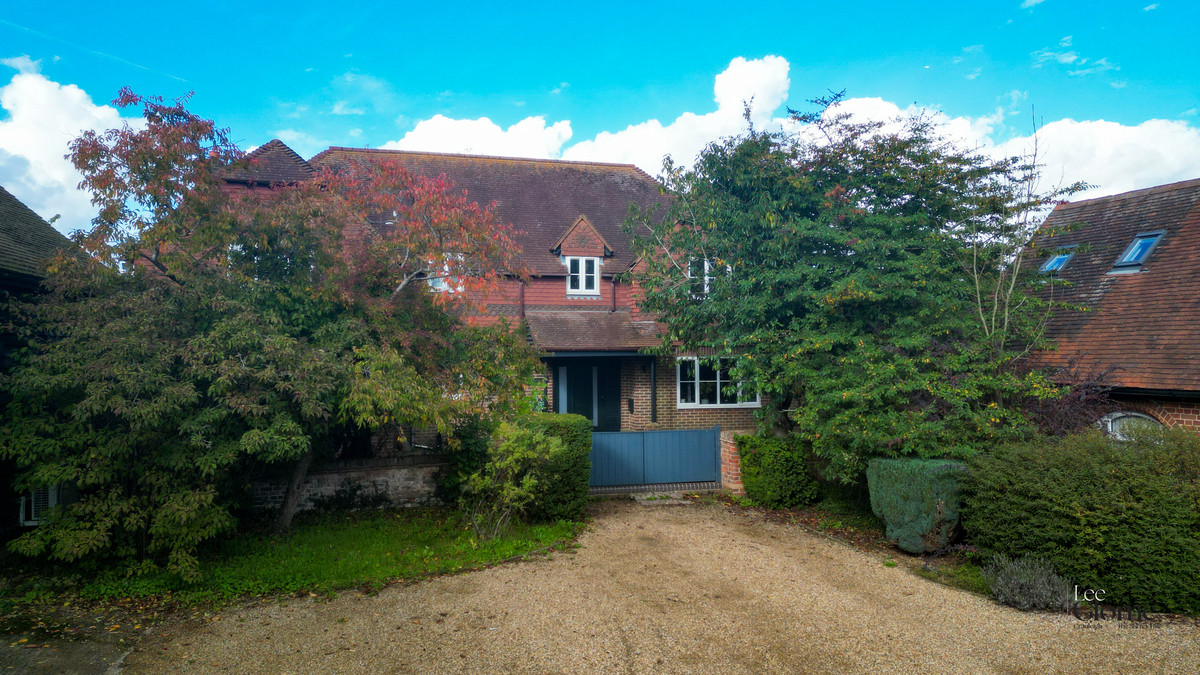 5 bedroom detached house for sale 0