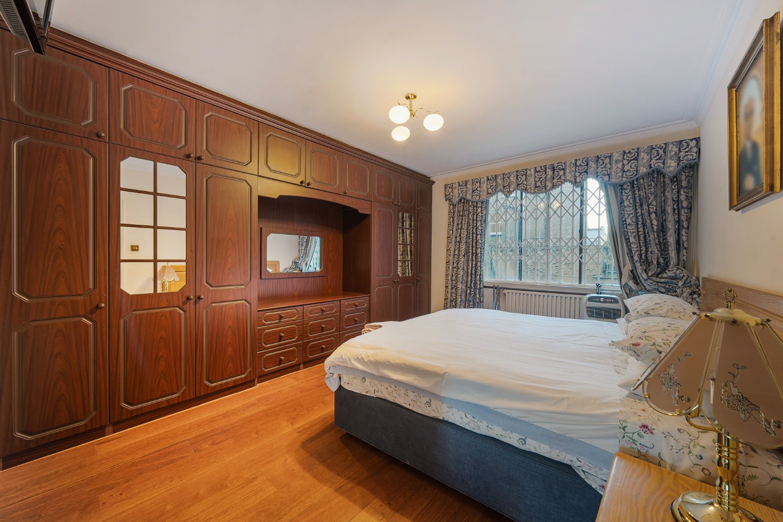 3 bedroom flat for sale 0