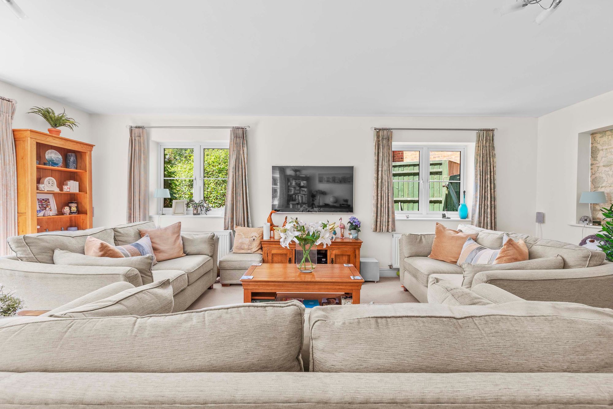 5 bedroom detached house for sale 0