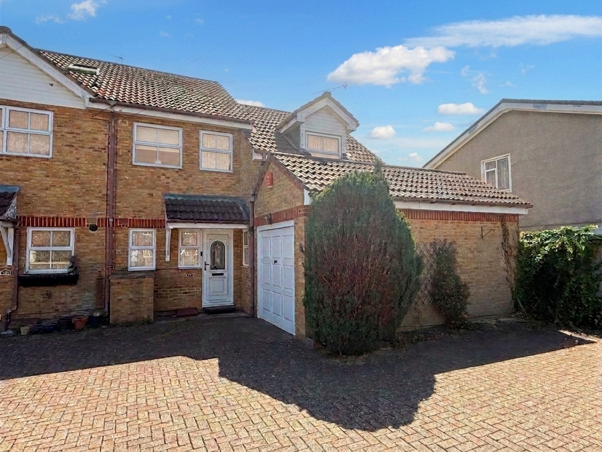 66 Little Oxhey Lane, Watford photo 2