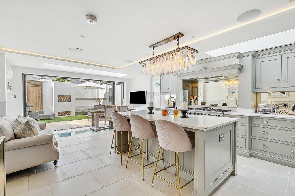 5 bedroom terraced house for sale 0