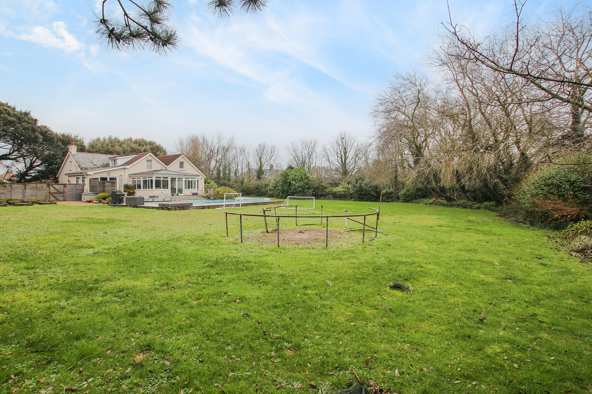 5 bedroom property for sale 0