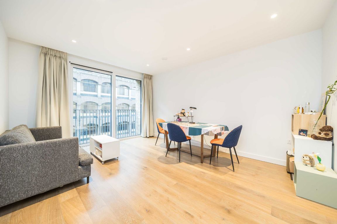 Flat 37, Signature House, 4, Jubilee Walk, London photo 4
