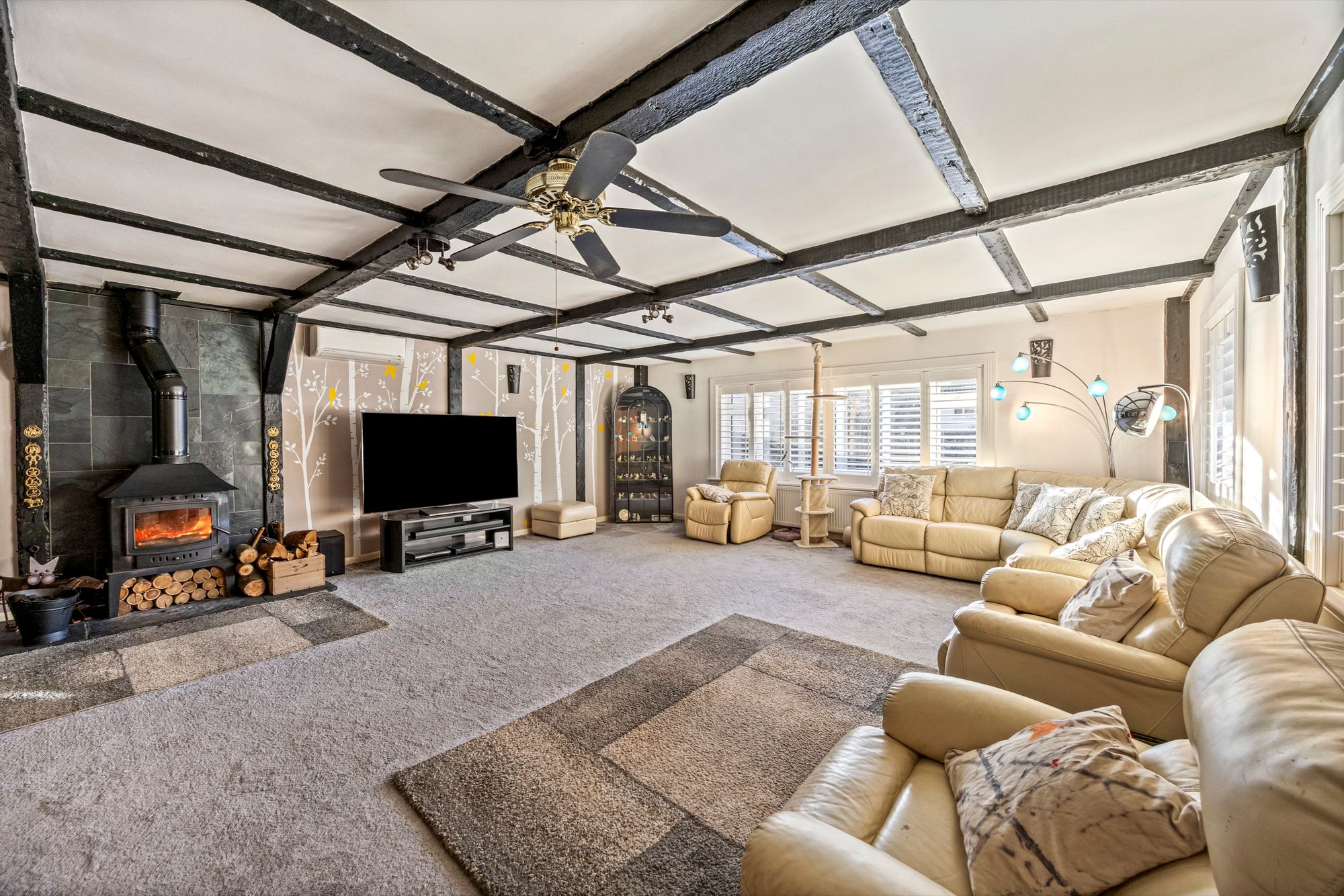 4 bedroom detached house for sale 0