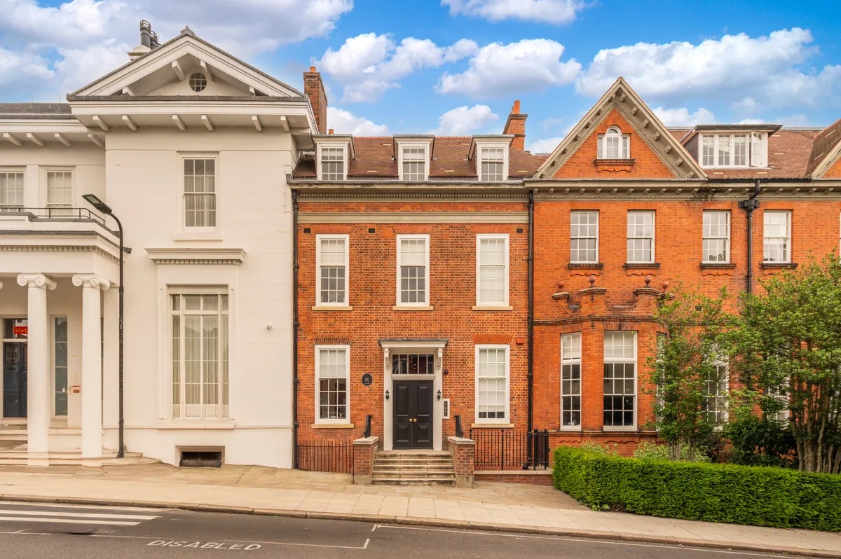 2 bedroom flat for sale 0