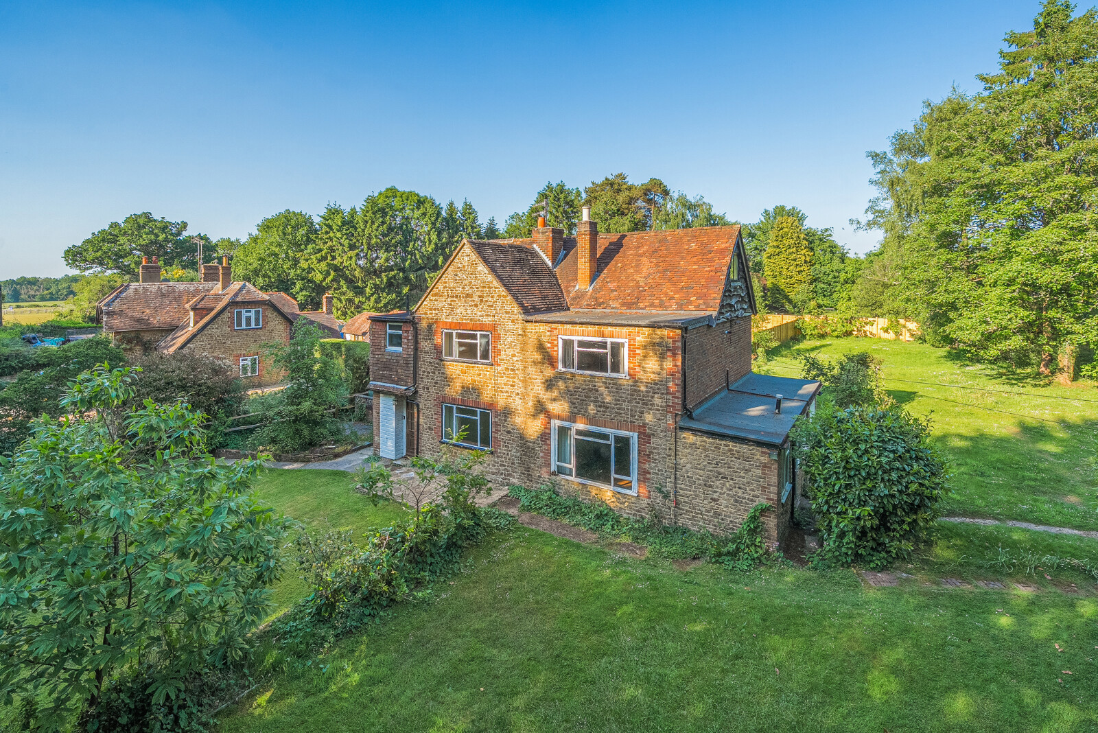 5 bedroom detached house for sale 0