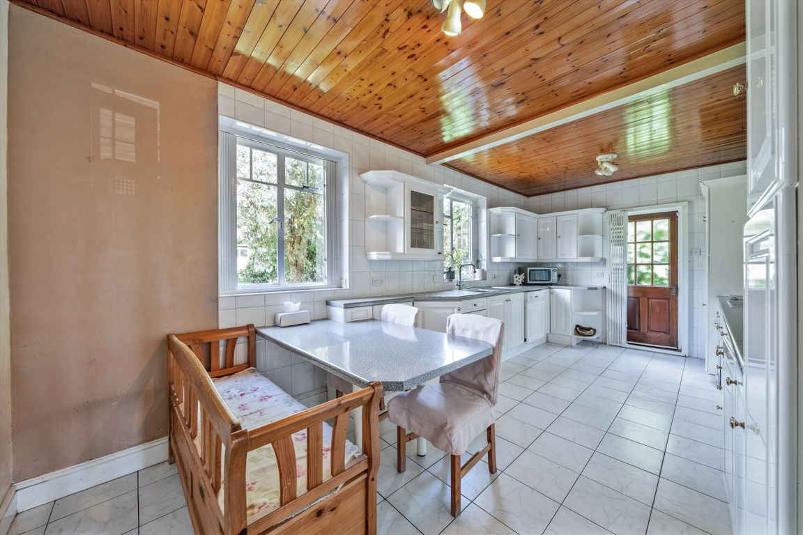 4 bedroom semi-detached house for sale 0