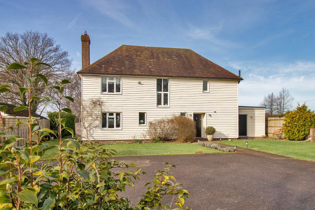 4 bedroom detached house for sale 0