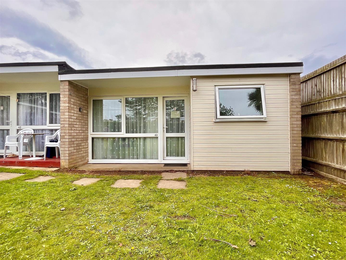 12A Bermuda Holiday Park, Newport Road, Hemsby, Great Yarmouth, NR29 3NN - listing photo