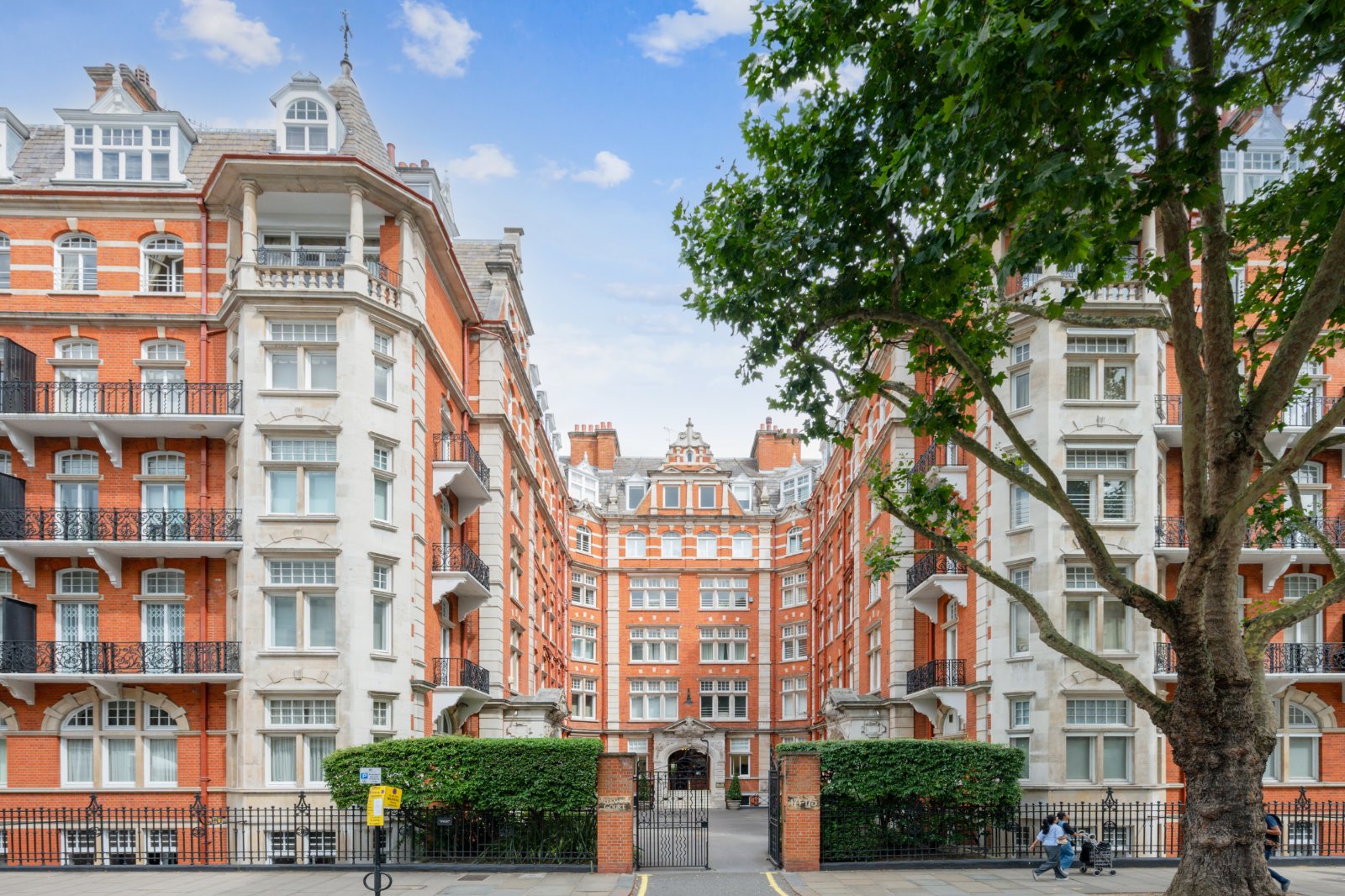 4 bedroom flat for sale 0